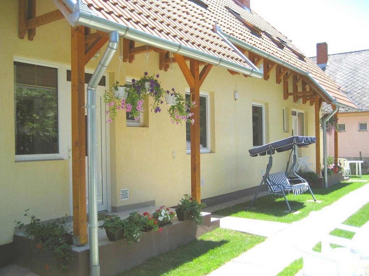Lala Apartmanok Балатонбоглар Экстерьер фото