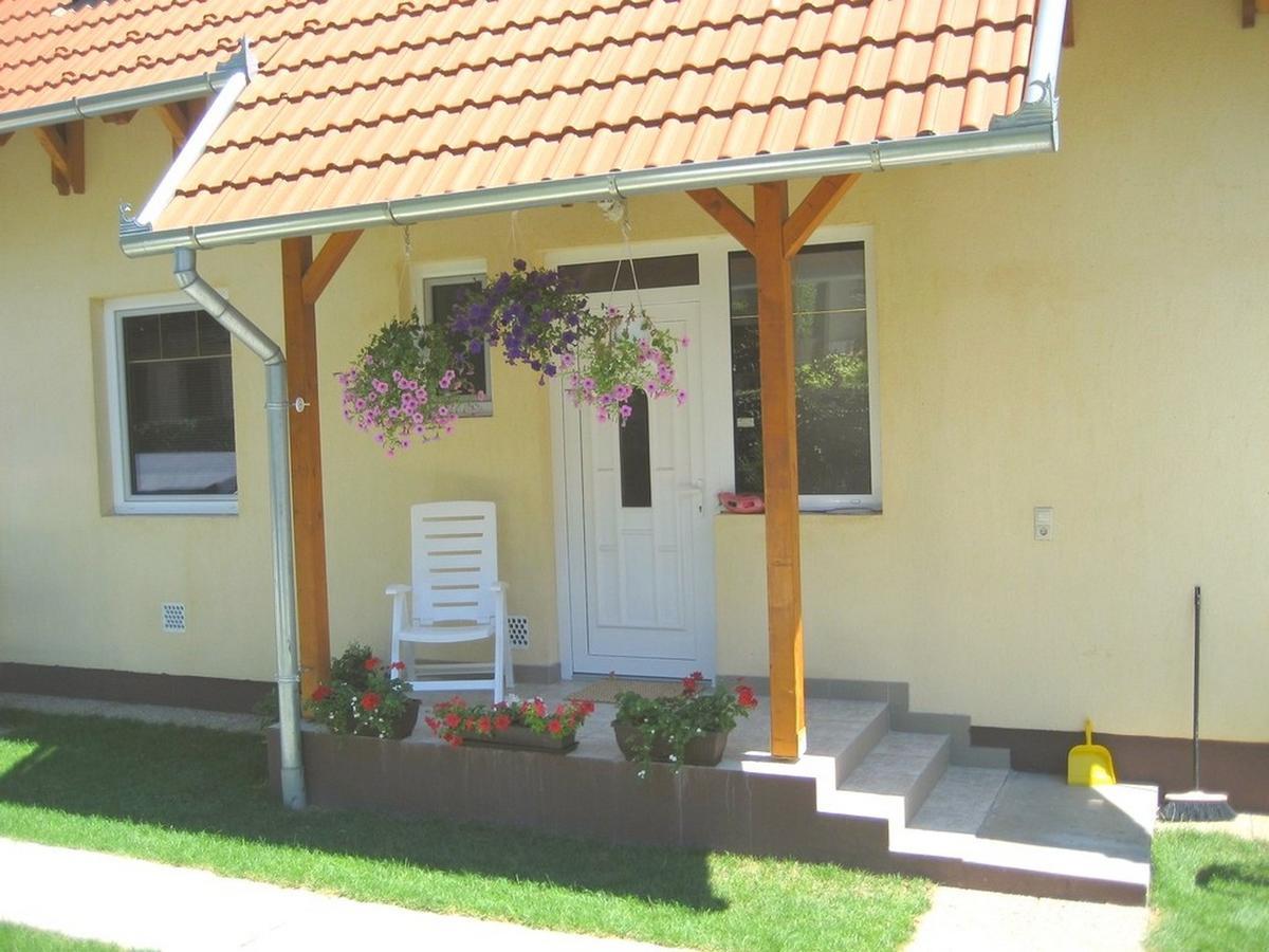 Lala Apartmanok Балатонбоглар Экстерьер фото