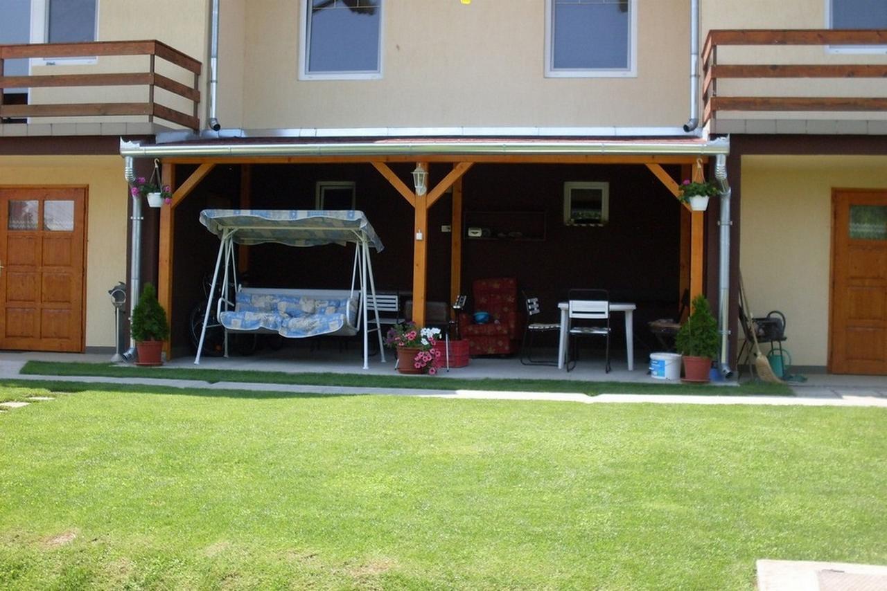 Lala Apartmanok Балатонбоглар Экстерьер фото