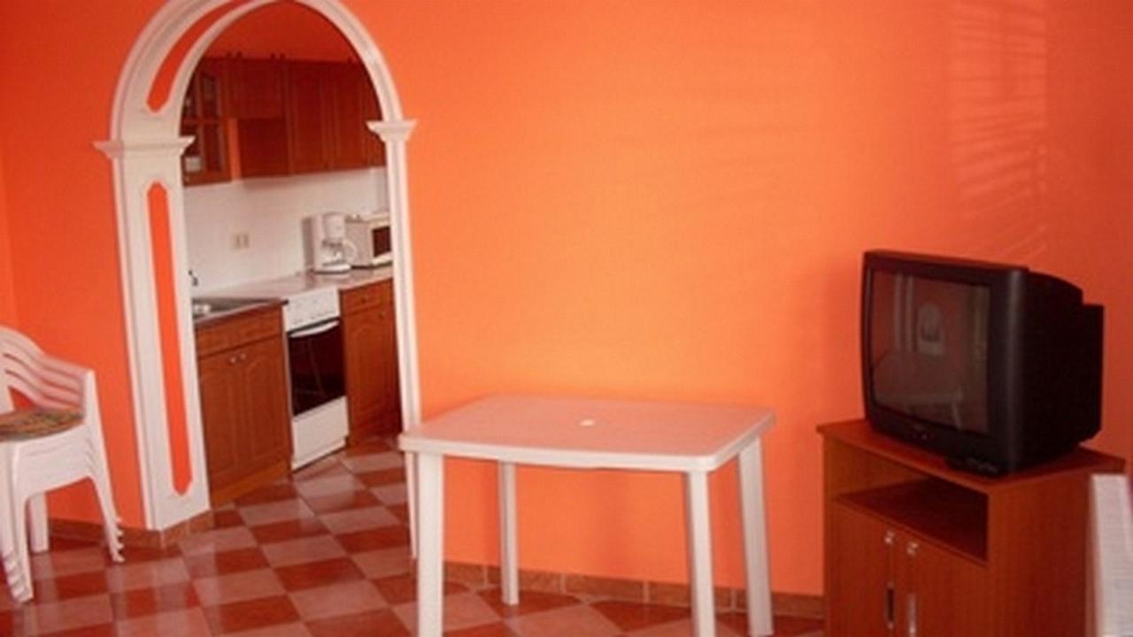 Lala Apartmanok Балатонбоглар Экстерьер фото